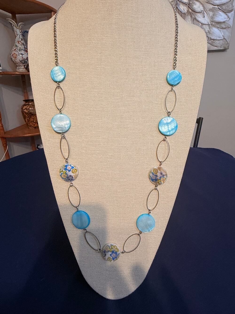 Vintage 34” Dyed Mother of Pearl Floral Shell Necklace